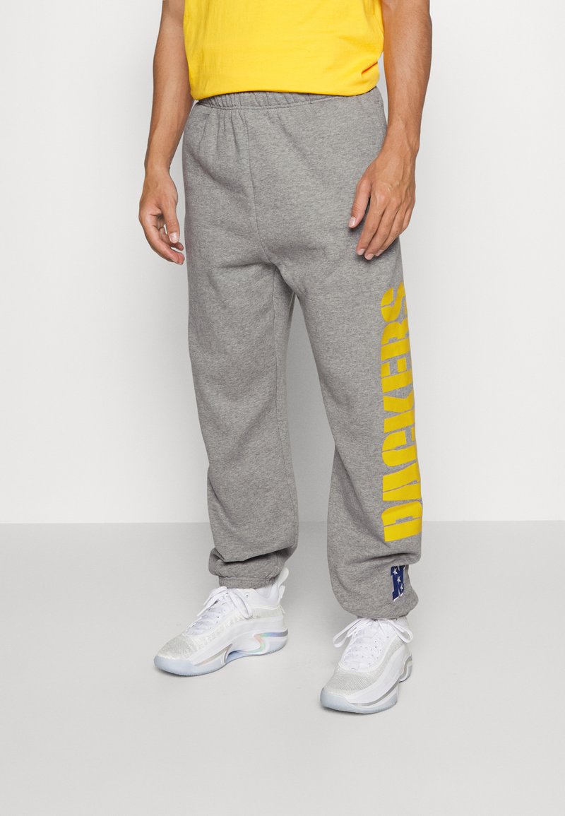 Men’s Long trousers | Mitchell & Ness NFL GREEN BAY PACKERS  – Tracksuit bottoms – grey heather/light grey – CJ52614