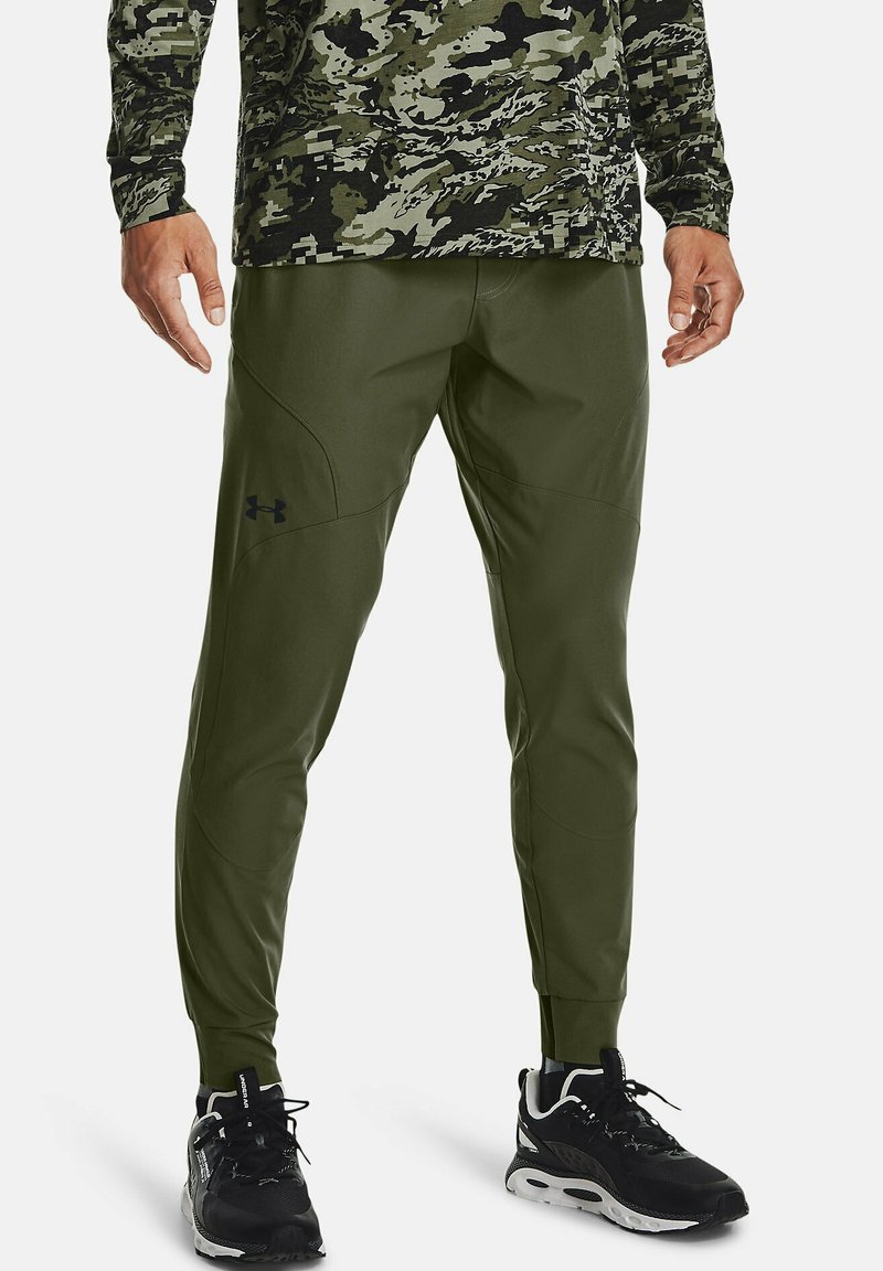 Men’s Long trousers | Under Armour UNSTOPPABLE  – Tracksuit bottoms – marine od green/green – FG38030