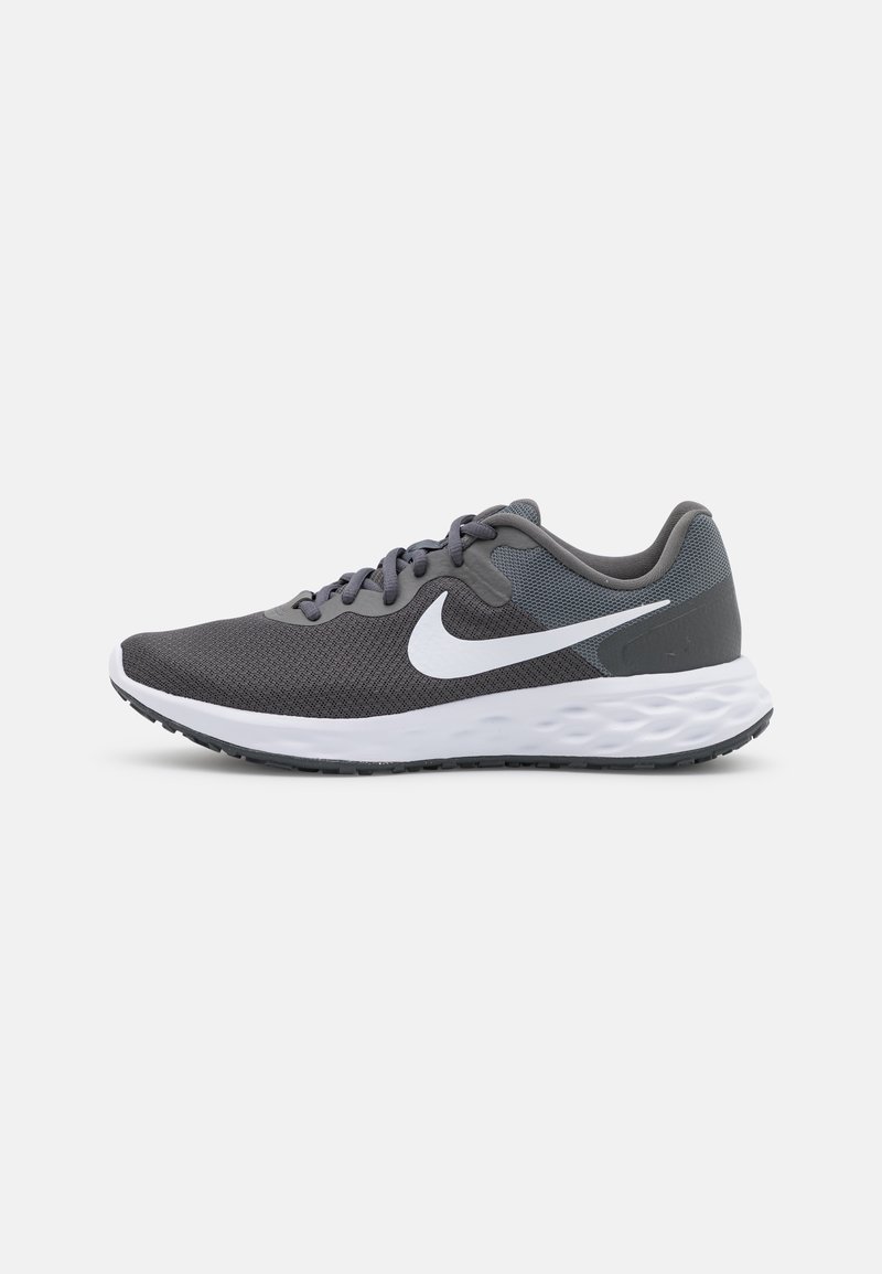 Men’s Cushioned Running Shoes | Nike Performance REVOLUTION 6 – Neutral running shoes – iron grey/white/smoke grey/black/light smoke grey/grey – LP42041