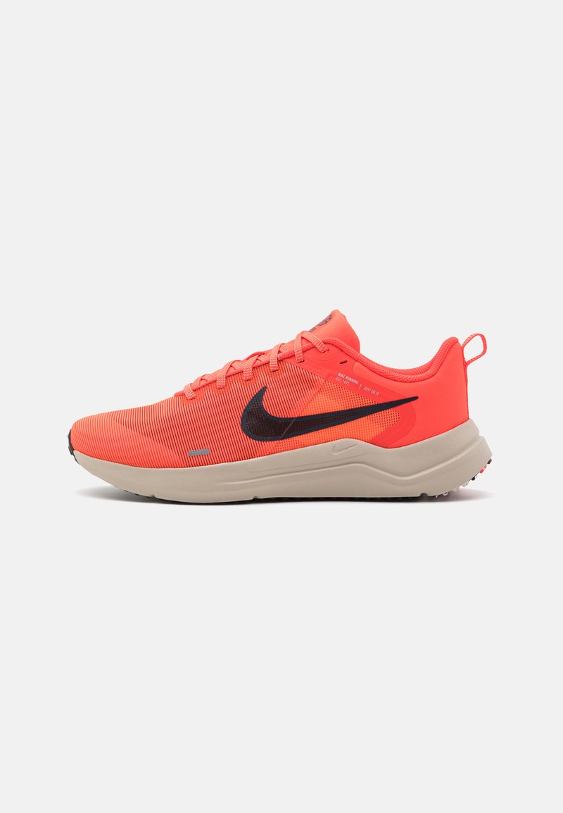 Men’s Cushioned Running Shoes | Nike Performance DOWNSHIFTER 12 – Neutral running shoes – bright crimson/obsidian/light orewood brown/university gold/gold-coloured – RN44779