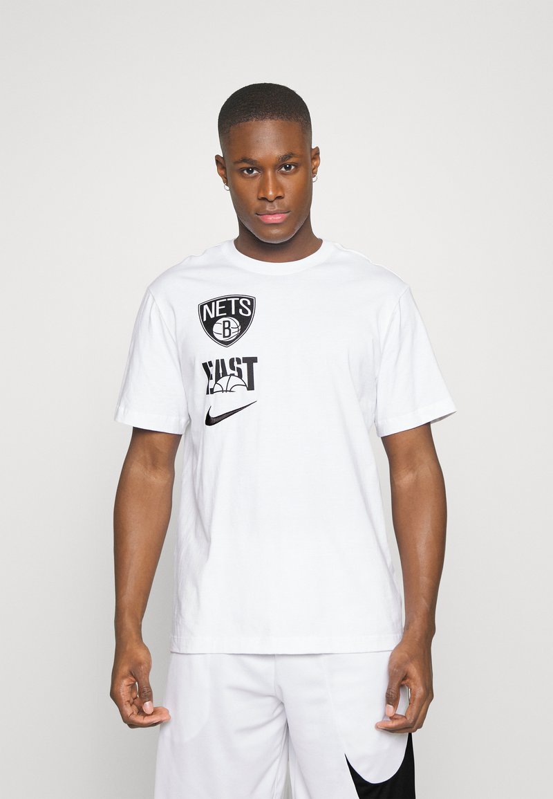 Men’s T-Shirts | Nike Performance NBA BROOKLYN NETS BLOCK TEE – Club wear – white – FW53928