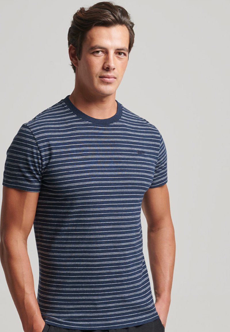 Men’s T-Shirts | Superdry VINTAGE – Print T-shirt – trench navy marl stripe/blue – ZW58660